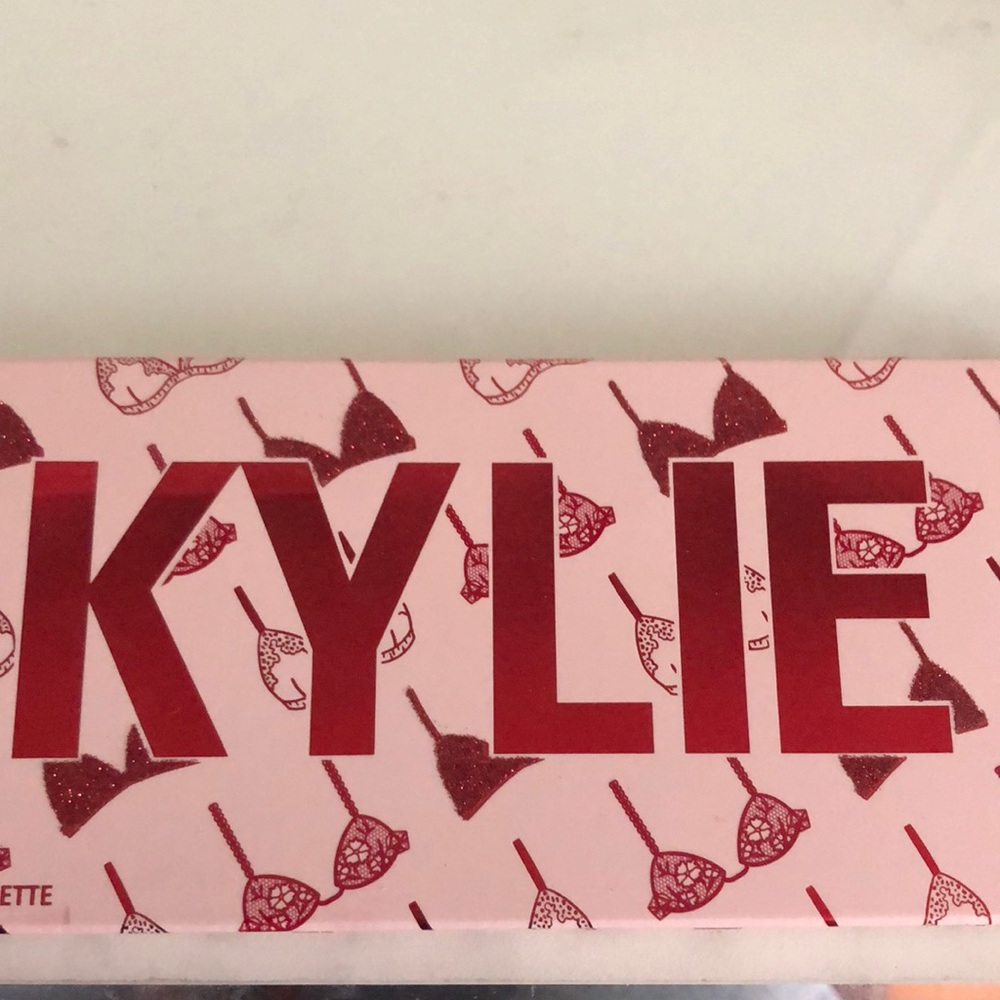 kylie cosmetics valentine's pressed powder palette.